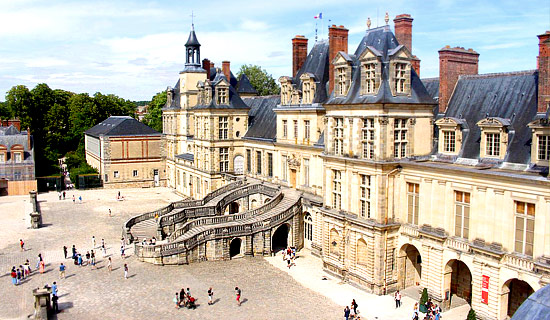 Fontainebleau castle Tour - Day trip