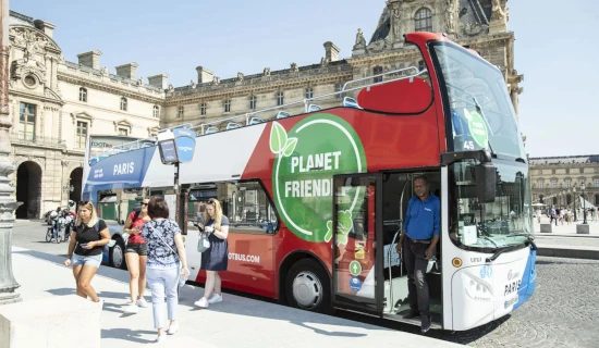  Visita guiada de la catedral de Notre Dame de París en grupo reducido (1h30) + Visita de París en autobús de dos pisos