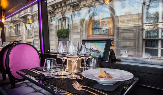 Dinner to discover Paris in a double-decker bus in Haussmann style