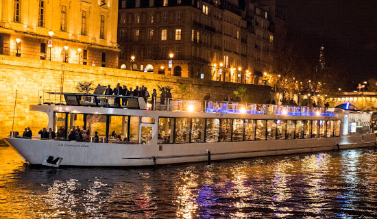 Diner croisire sur un yacht de luxe