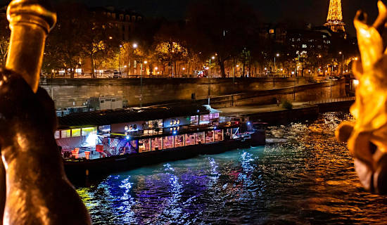 Dinner cruise Bistronomique, departure from Alexandre III bridge