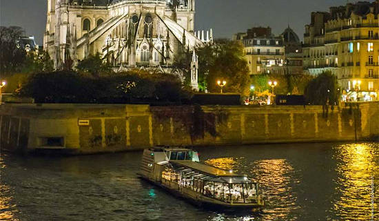 Dinner cruise with panoramic table, romantic musical atmosphere and gastronomic experience with a large choice of menus