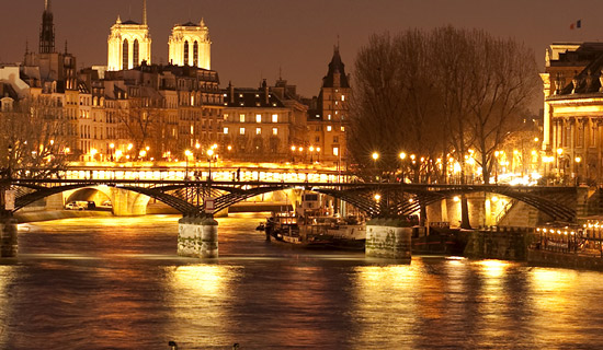 Early evening dinner cruise + Paris Illuminations