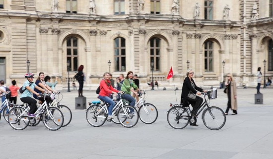 Visite à vélo à Paris sur les bords de la Seine ou le Paris historique accompagné d'un guide professionnel