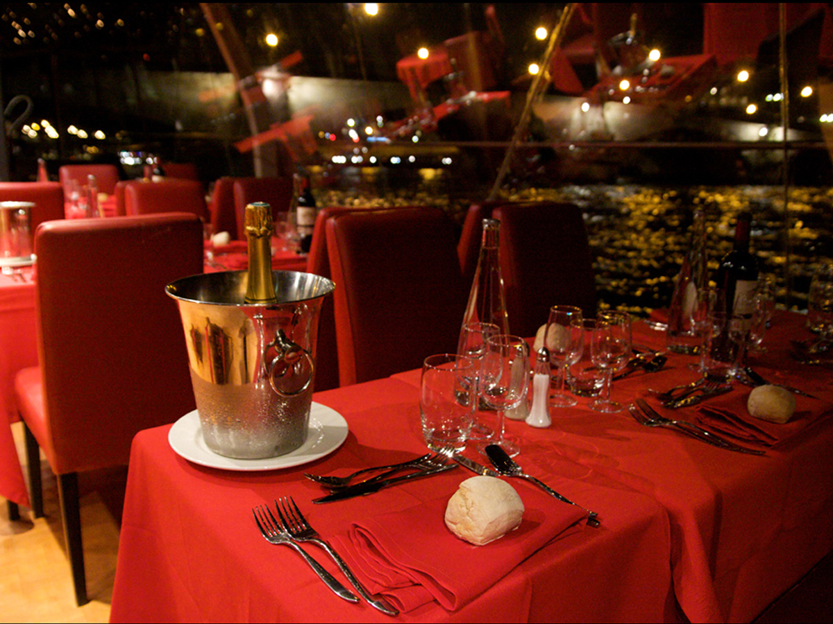 bateaux mouches dinner cruise menu