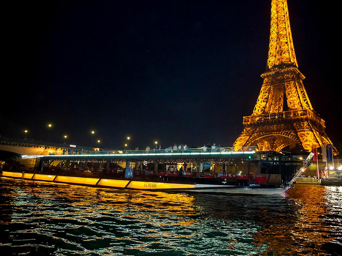 bateaux mouches dinner cruise paris