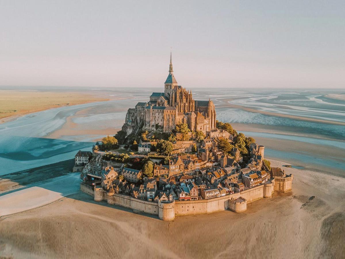 Private guided tour from Paris to Mont Saint Michel