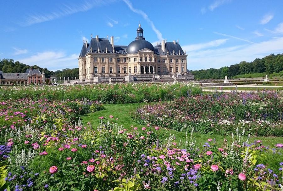 Fontainebleau and Vaux le Vicomte Chateaux Day Trip from Paris