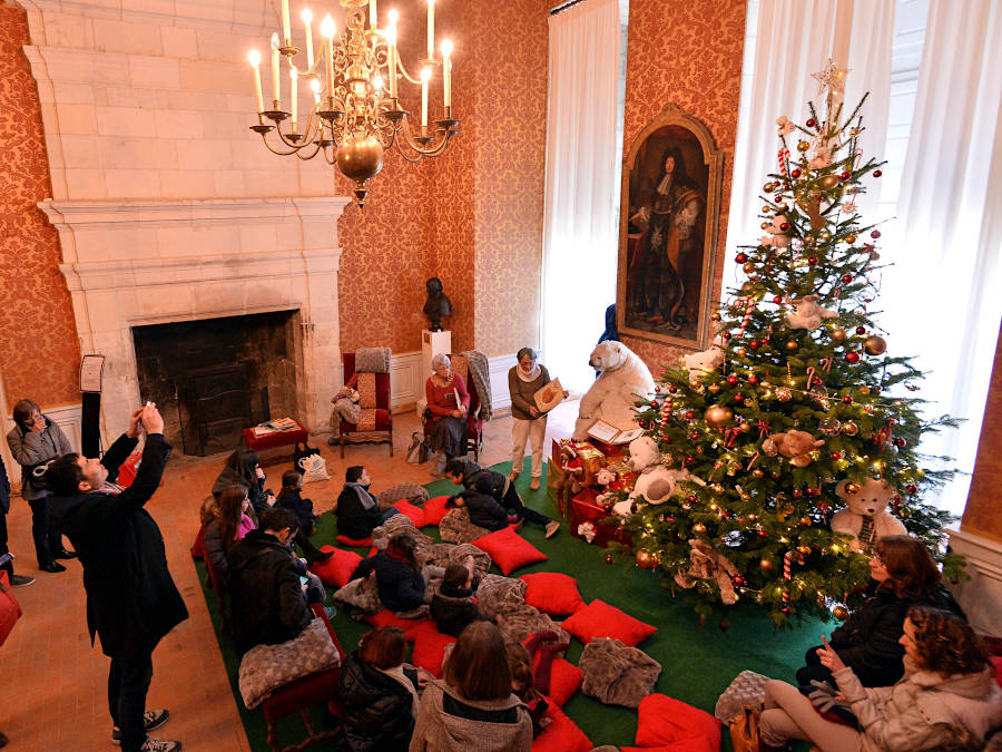 Christmas 2022 in Château de Chambord, decorations and lights 