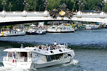 Cruceros y alquiler exclusivo de barcaza en París por el Sena