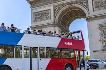 Paris sightseeing tour by tourist bus