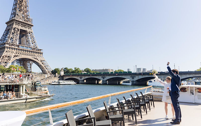 Sortie d'association ou comité d'entreprise sur la Seine