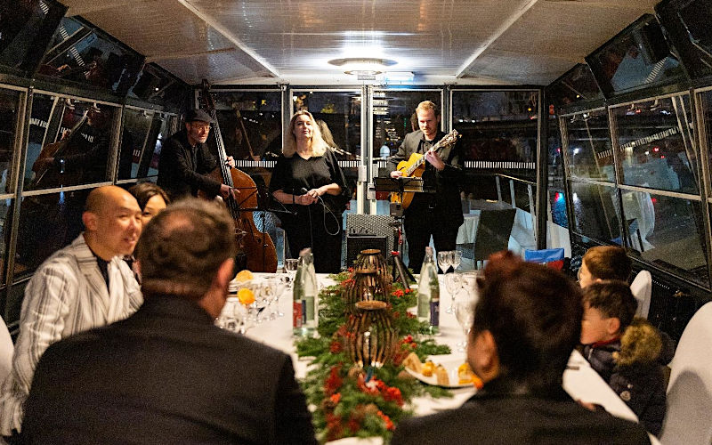 Cocktail et vin d'honneur à bord d'une péniche à Paris